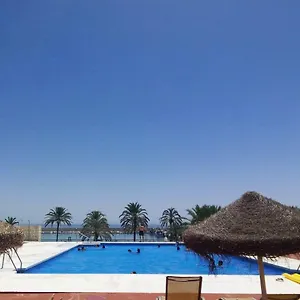 Recently Refurbished With Sea Views. Apartamento Fuengirola